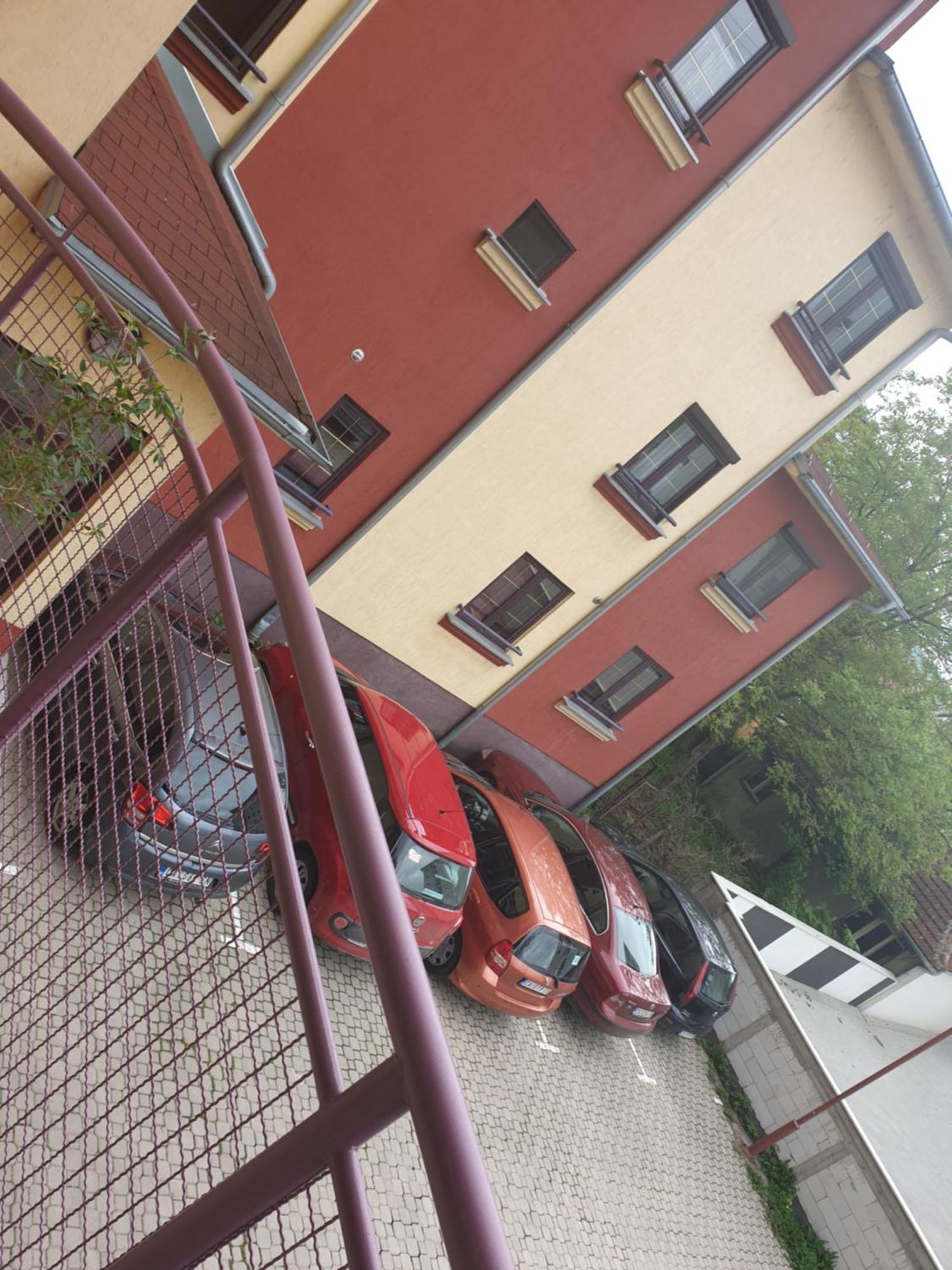 Ferienwohnung Lux Apartman Čačak Exterior foto